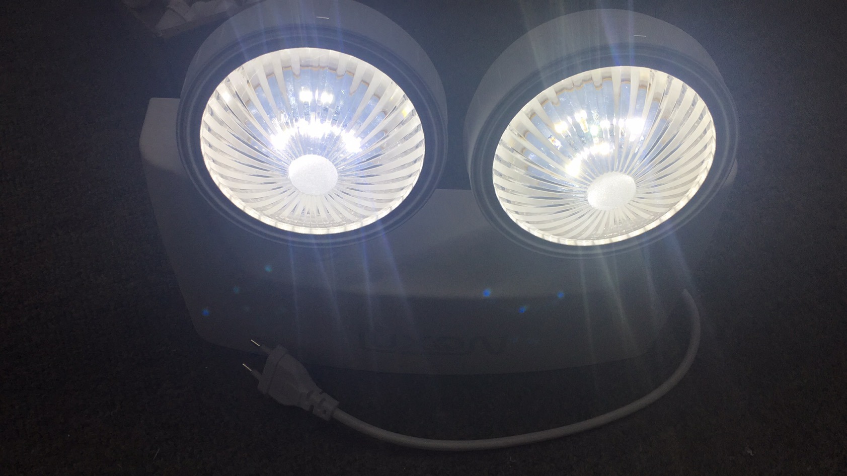 LED-Notfallleuchte mit zwei Scheinwerfern, 1,5+1,5 W